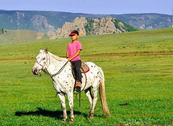 25 Great Benefits of Horseback Riding for Kids and Teens