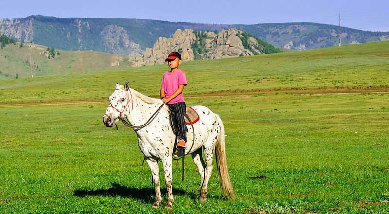 25 Great Benefits of Horseback Riding for Kids and Teens